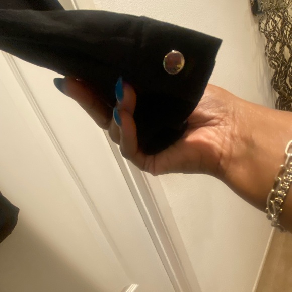 Jaclyn Smith, black blouse with Silvertone buttons - Picture 16 of 16